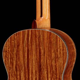 Hanika-Mittelklasse-56-CF-Hochglanzoberflaeche